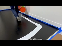 La capa de epoxy metálica residencial del piso crea efectos tridimensionales