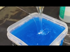 Resina epoxi de vidrio líquido polivalente arenada en el borde del río Resina epoxi de mesa